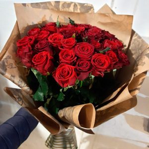 33 красные розы в Мариуполе фото