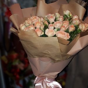 15 кустовых роз в Мариуполе фото