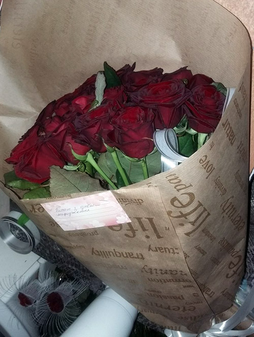 бордовые розы в Мариуполе фото
