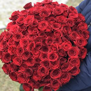 75 красных роз в Мариуполе фото