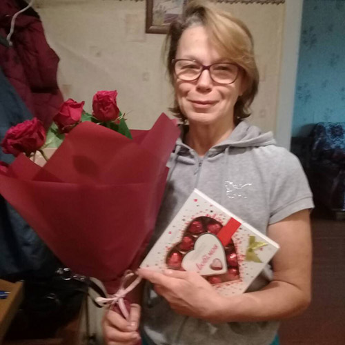 Фото товара 7 красных розы и конфеты