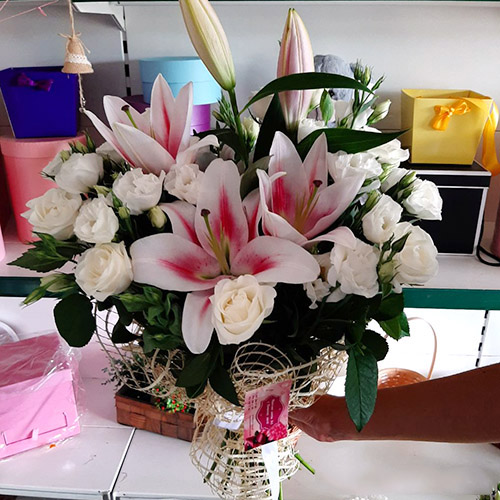 букет из роз и лилий в Мариуполе фото