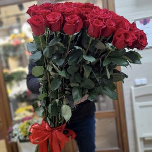 51 высокая роза Фридом в Мариуполе фото
